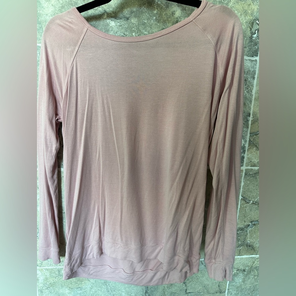 GAIAM Ladies Women's Size Small Pink Long Sleeve Yoga Top Peekaboo Back